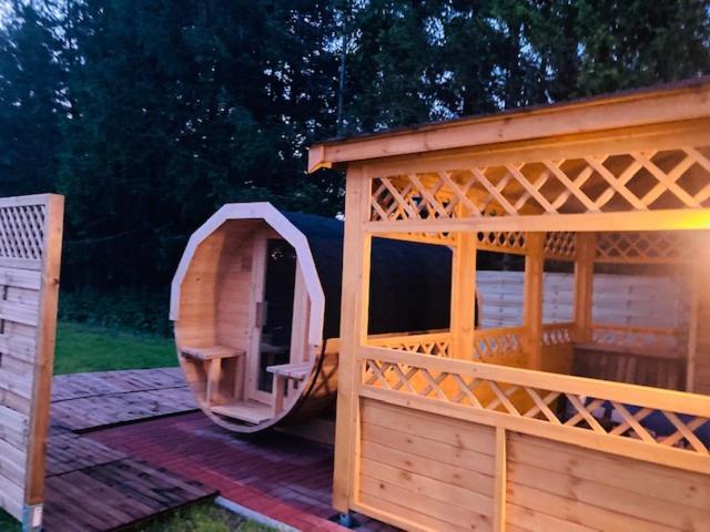Kalinowy Sad Domki Z Jacuzzi I Sauna Mikołajki Exterior foto